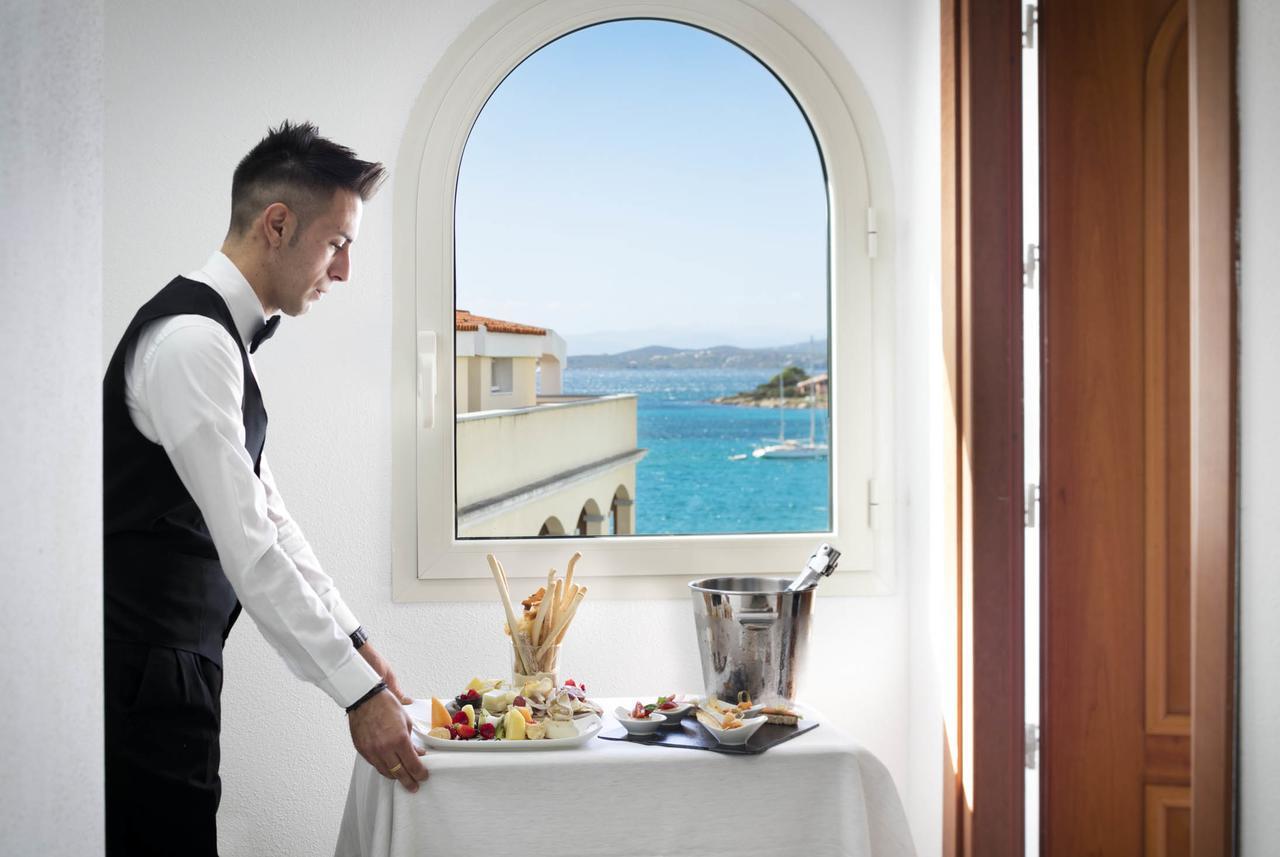 Gabbiano Azzurro Hotel & Suites Голфо Аранчи Екстериор снимка