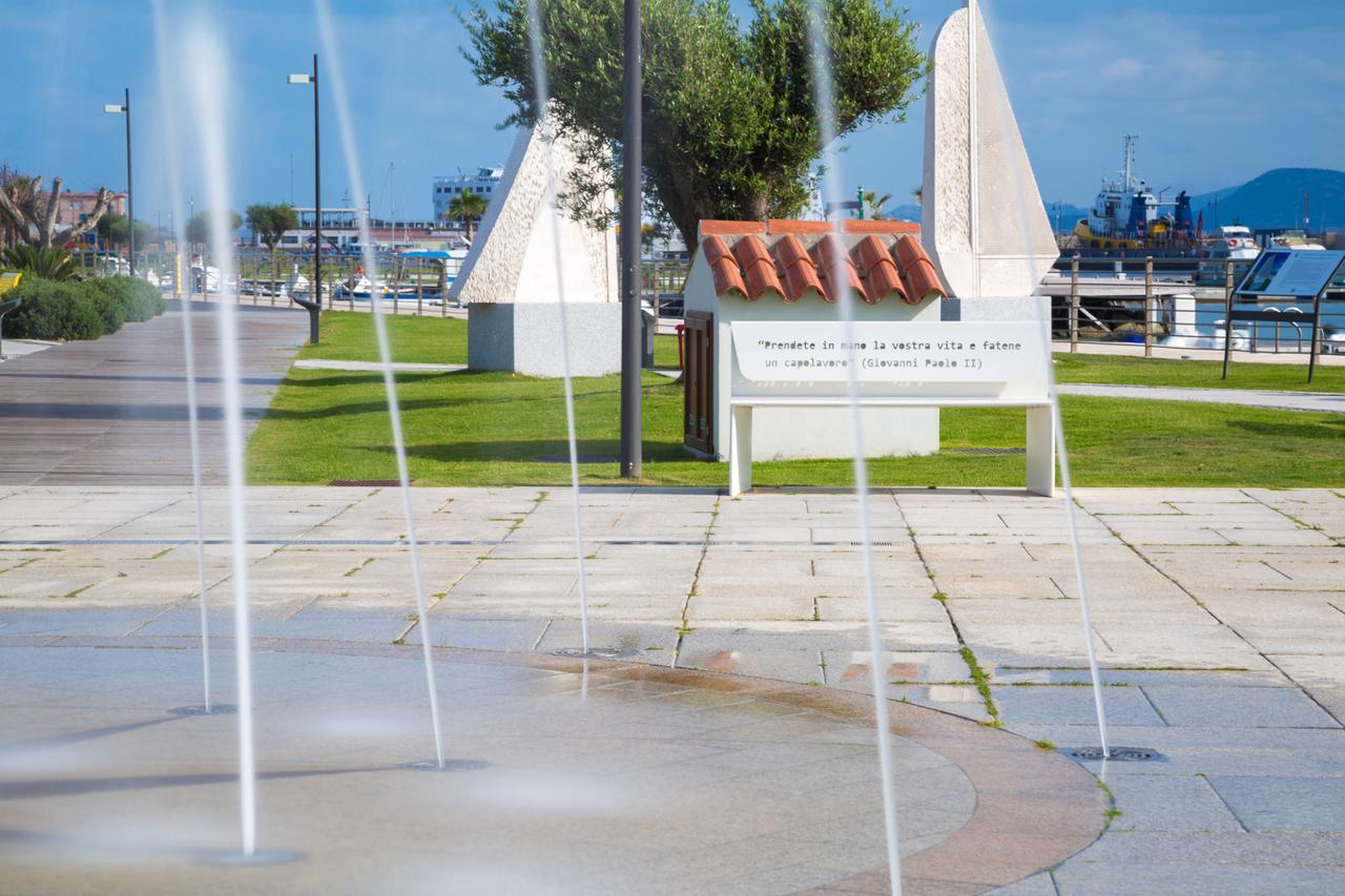 Gabbiano Azzurro Hotel & Suites Голфо Аранчи Екстериор снимка